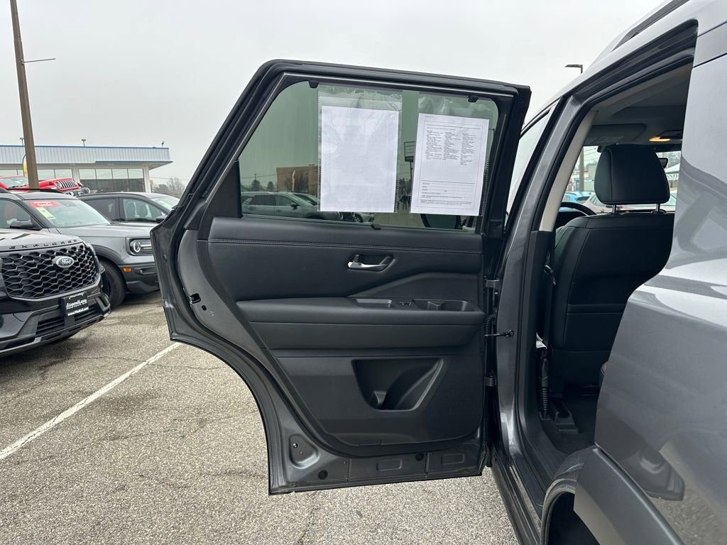 2023 Nissan Pathfinder Platinum 4WD