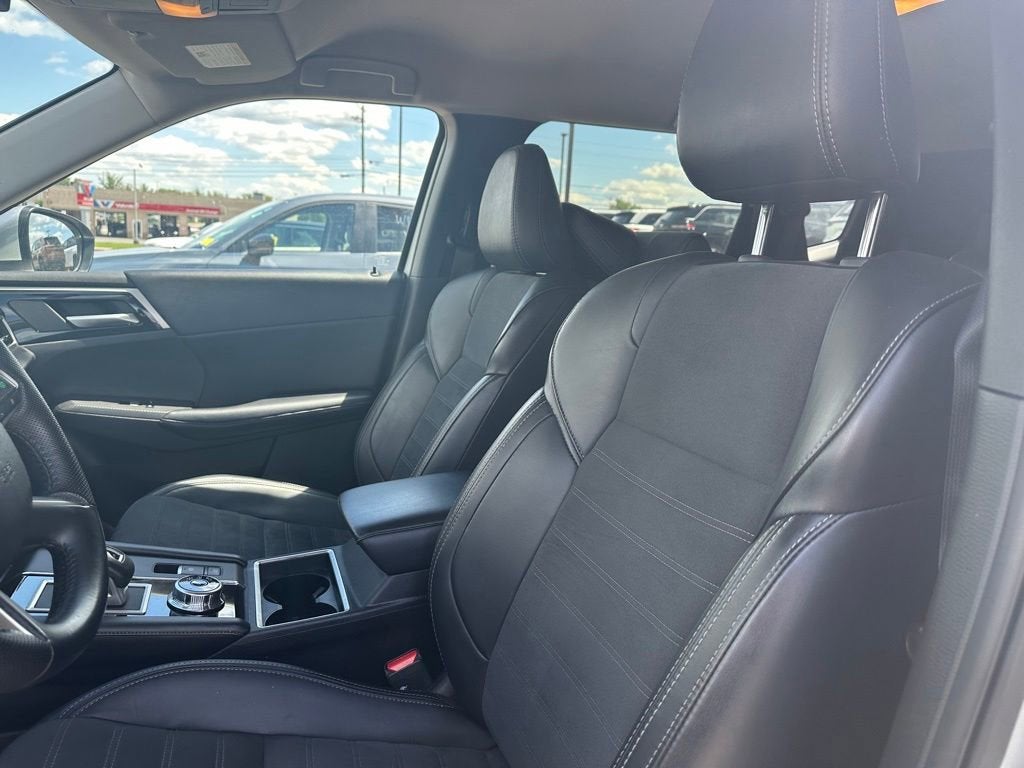 2024 Mitsubishi Outlander SE