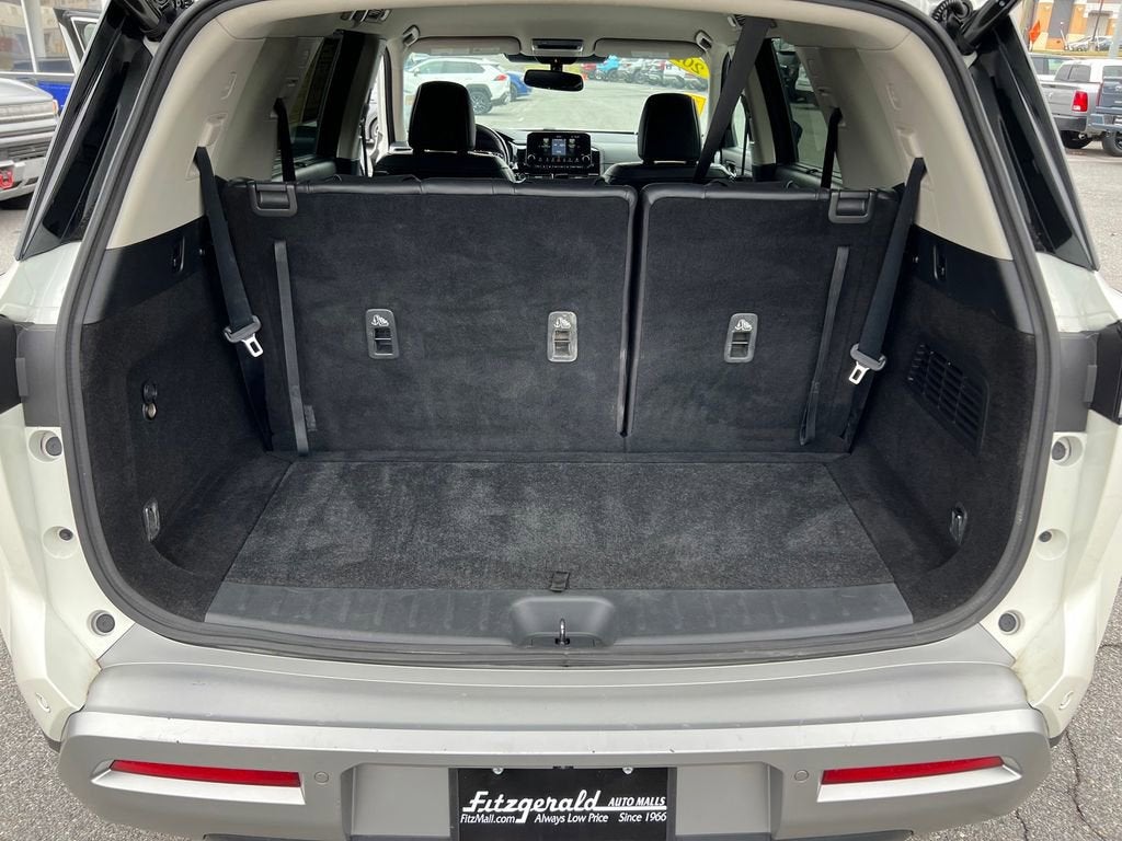 2022 Nissan Pathfinder SL