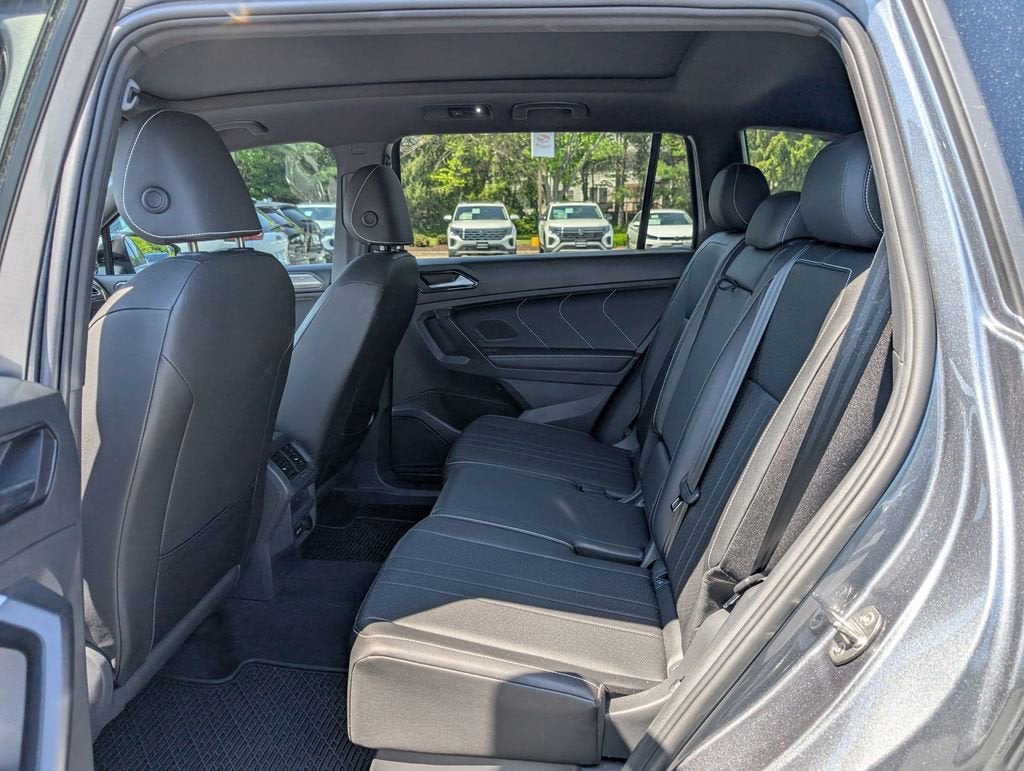 2023 Volkswagen Tiguan SE R-Line Black