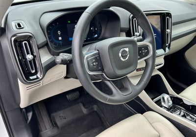 2023 Volvo XC40 Plus Bright Theme